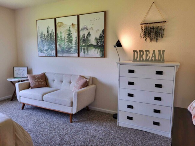 Building Photo - 3 Pinnacle Pl