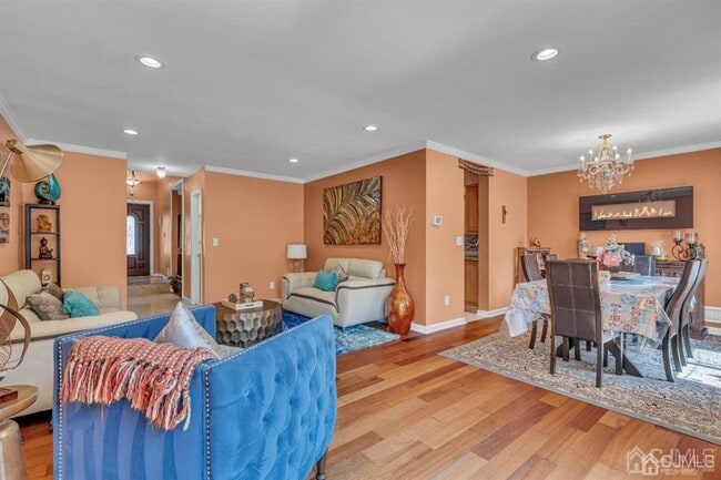 Building Photo - 47 Woodland Way