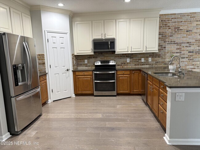 Building Photo - 1010 Garrison Dr
