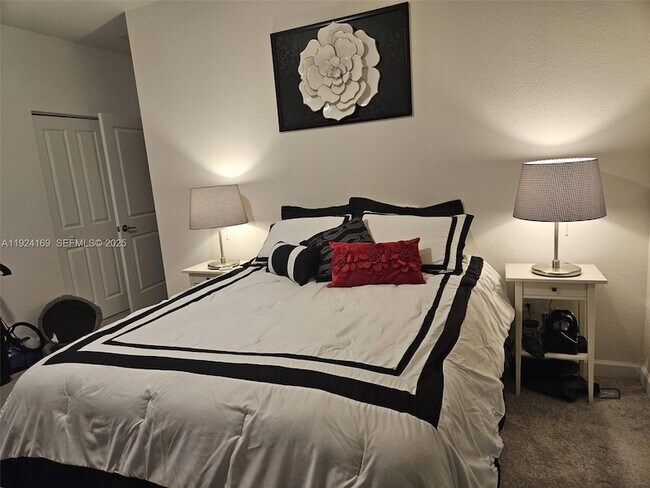 Building Photo - 2637 SE 17th St