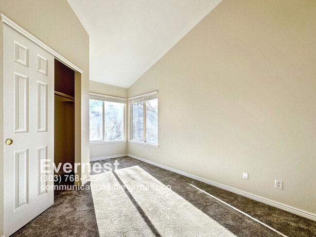 Building Photo - Modern 3-Bedroom Home with Ideal Location ...