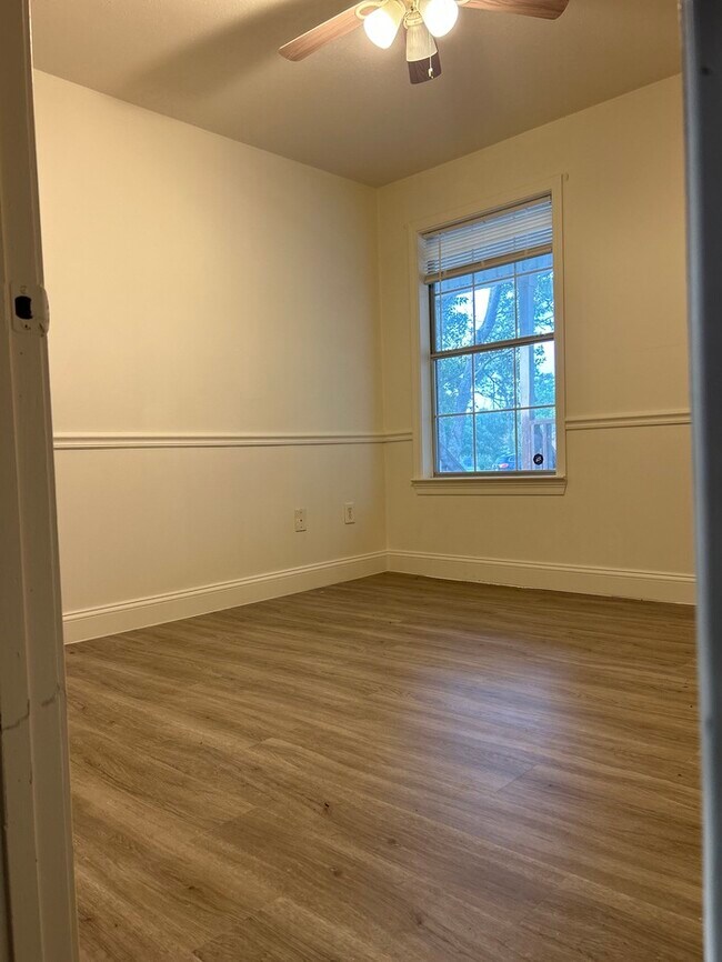 Building Photo - Beautiful 3/2 house