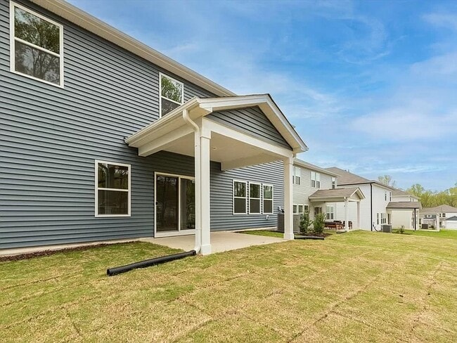 Building Photo - 1032 Umstead Grove Way