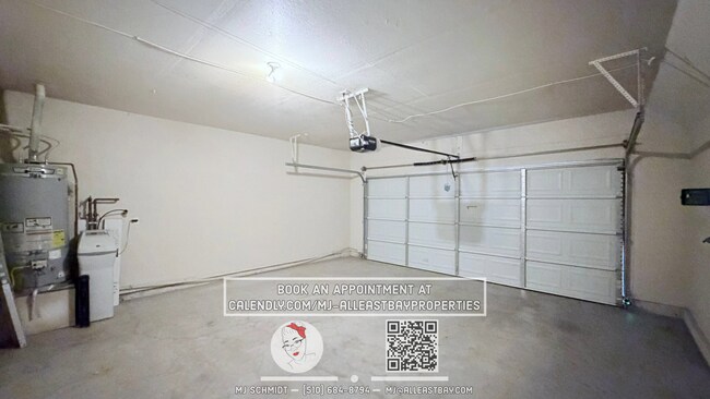 Building Photo - Beautiful 3 bedroom home nestled in cozy Brentwood neighborhood!