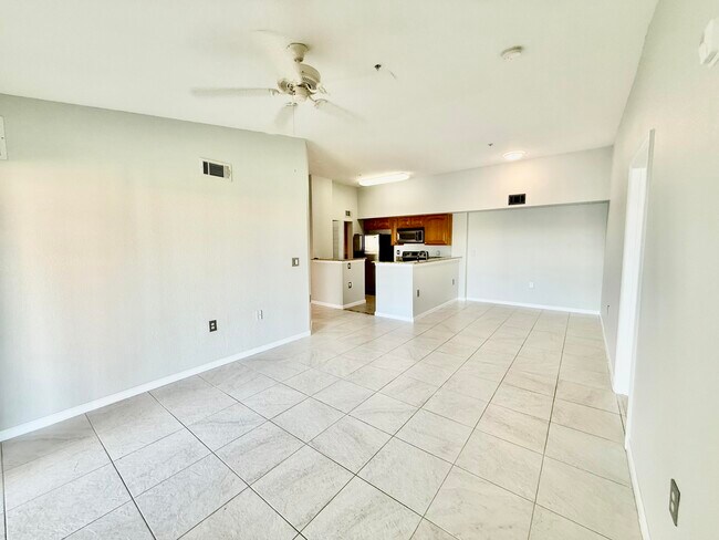 Building Photo - 271 SW Palm Dr