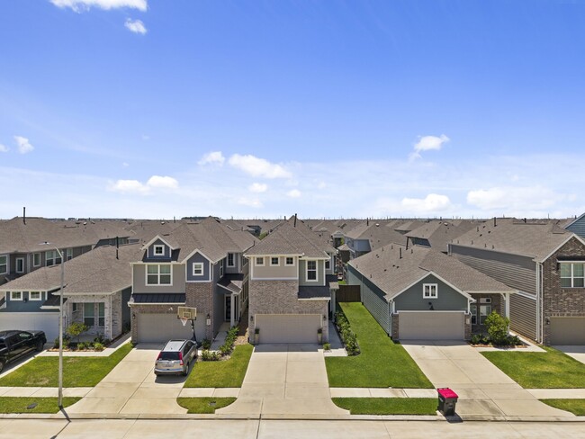 Building Photo - 7907 Starfish Arbor Dr