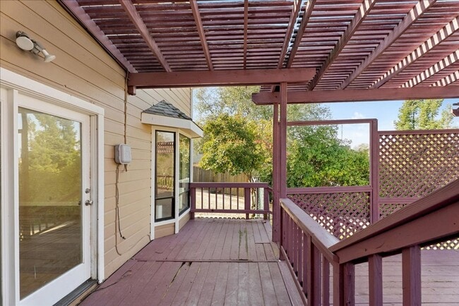 Building Photo - 2717 Knollwood Dr