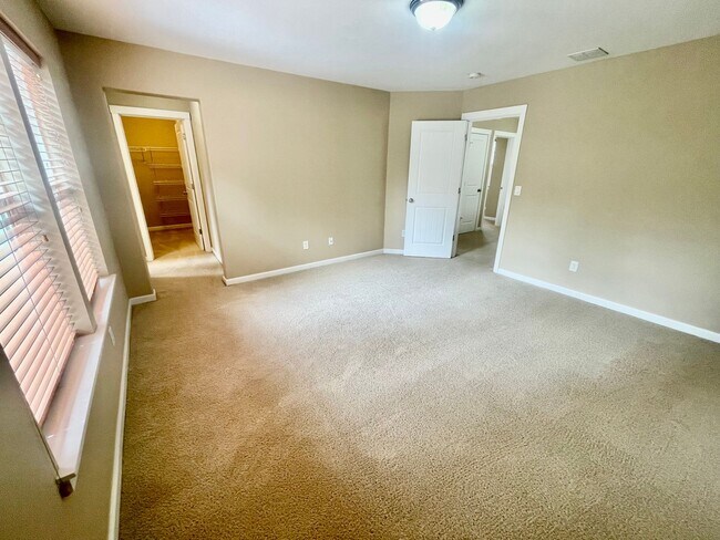 Building Photo - Well Appointed, Open Floor Plan 3-bedroom, 2.5-bathroom home in Beaverton