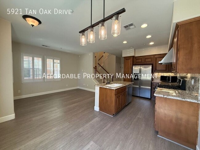 Building Photo - 5921 Tan Oak Dr