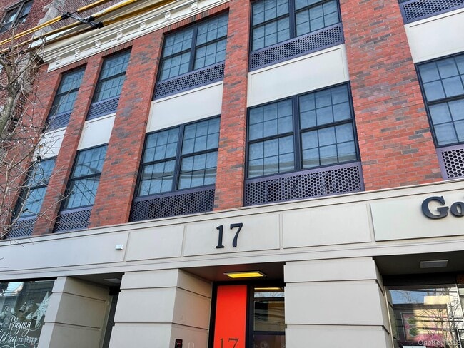 Building Photo - 17 Cedar St