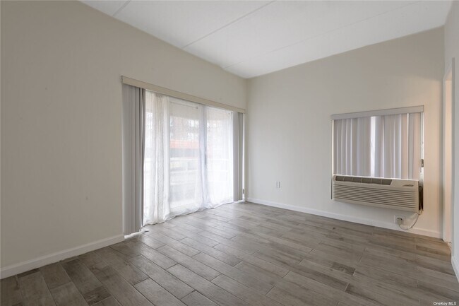 Building Photo - 205 Mineola Blvd