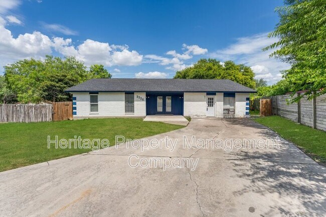 Building Photo - 2526 Town Briar St