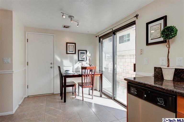 Building Photo - 205 Violet Ave