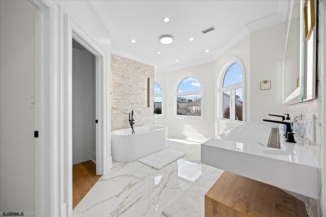 Building Photo - 31 Seaside Ct