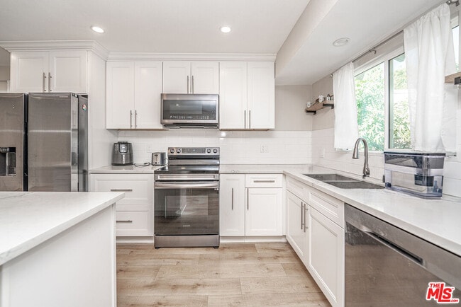 Building Photo - 29846 Grandifloras Rd