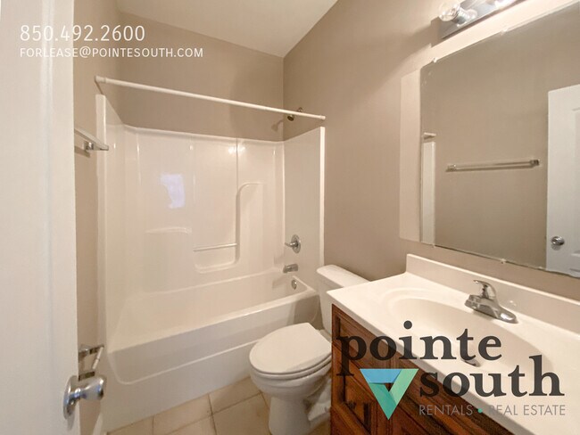 Building Photo - 116 S Elm St