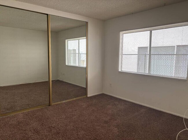 Building Photo - 1.0 bedroom in Los Angeles California 91343
