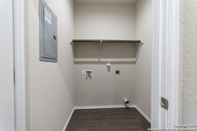 Building Photo - Luxury 3/2 Duplex in Seguin, Texas