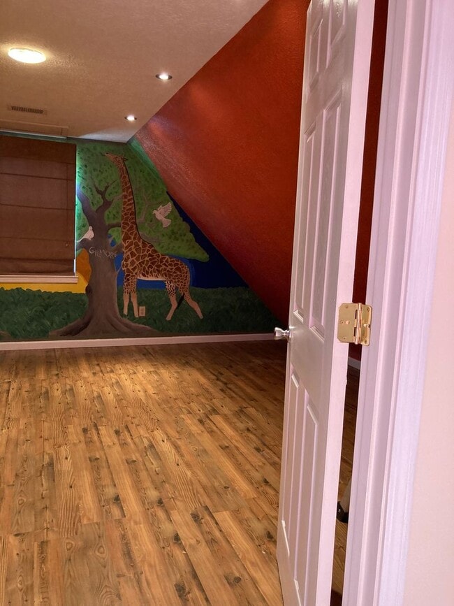 Building Photo - **Backyard offers Country Setting in City Limits**