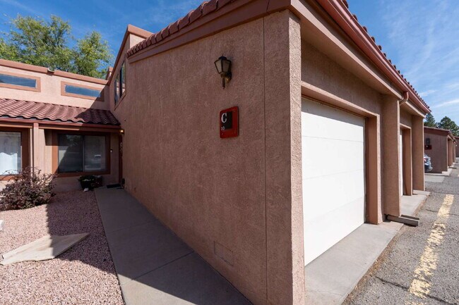 Building Photo - Feel Right at Home – Inviting Fully Furnis...