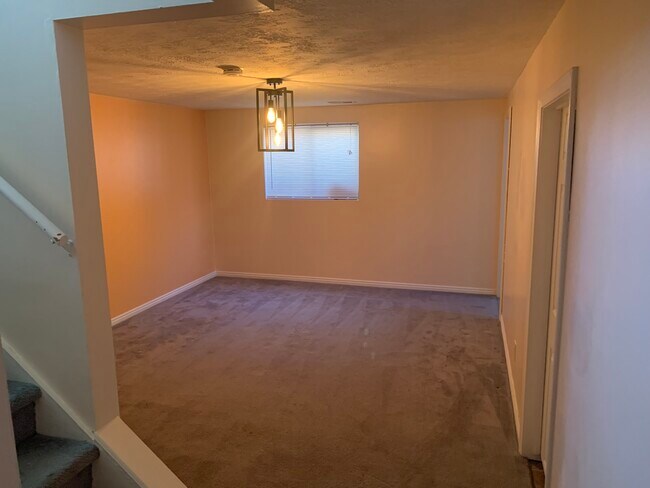 Building Photo - 289 E 9585 S
