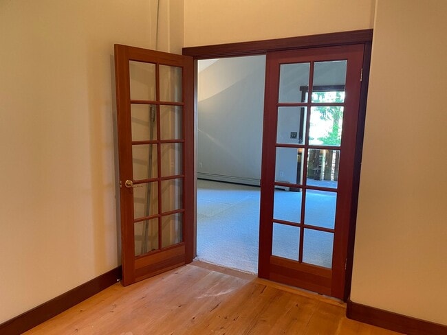 Building Photo - Langley Craftsman in Park-Like Setting and One Small Pet Allowed