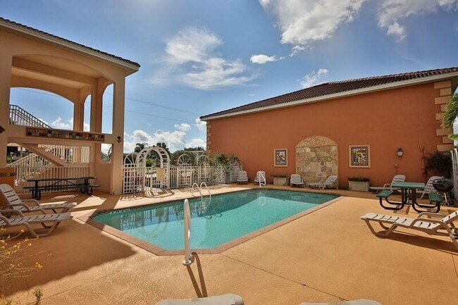 Building Photo - Santa Barbara Villas - Move in Special