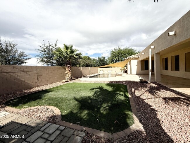 Building Photo - 7408 S 26th Ln