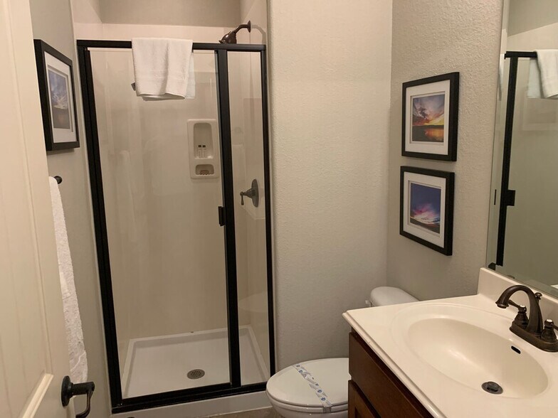 Building Photo - 18024 Edgewood Way