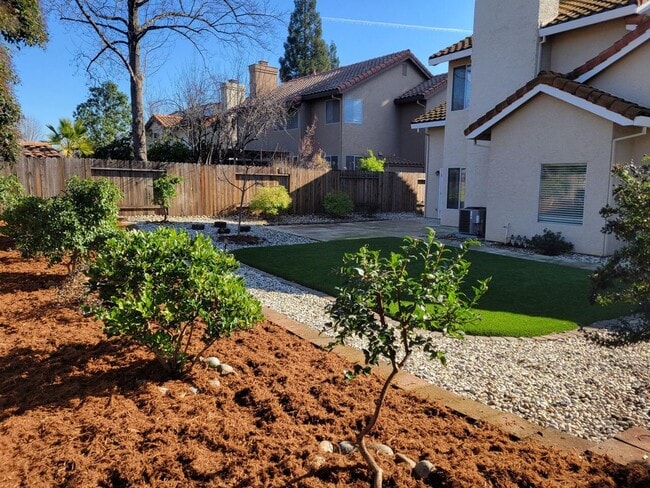 Building Photo - NICE TWO STORY ROCKLIN HOME WITH LARGE BONUS ROOM UPSTAIRS NEXT TO TWIN OAKS PARK & SCHOOLS!