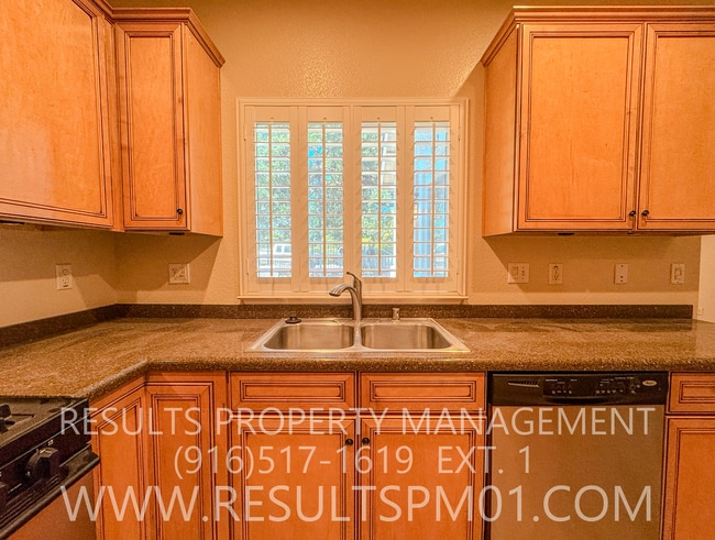 Building Photo - Lovely 3 bedroom in great location