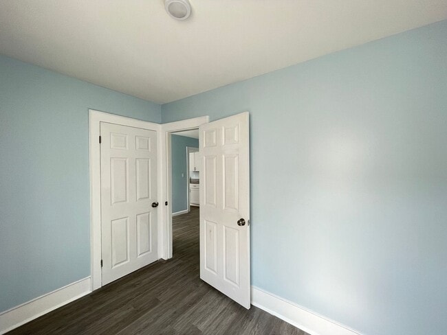 Building Photo - 9 Oak St