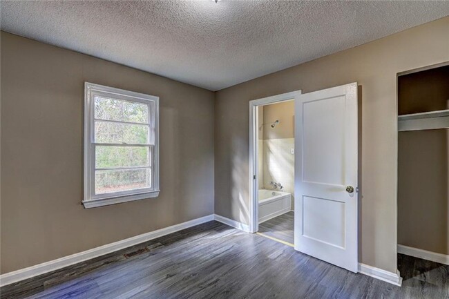 Building Photo - 1640 Kitchens Rd