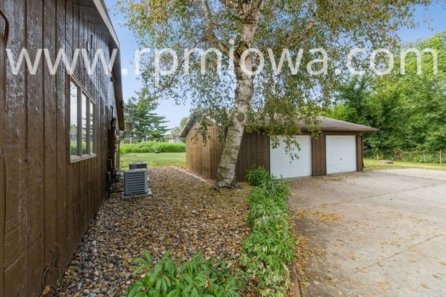 Building Photo - 1507 N Dakota Ave