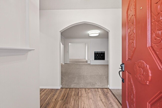 Building Photo - Updated Edmond 3BR Home – Walk to Orvis Risner Elementary – Easy OKC Commute