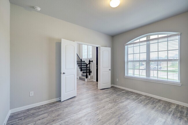 Building Photo - 28011 Langsdale Ct