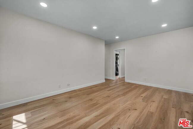 Building Photo - 2027 Euclid St