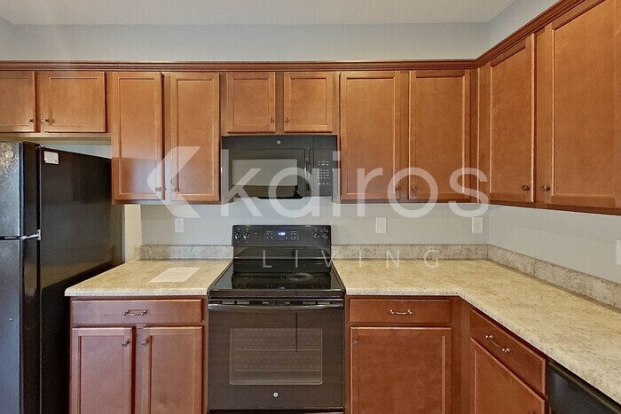 Building Photo - 295 Elm Way