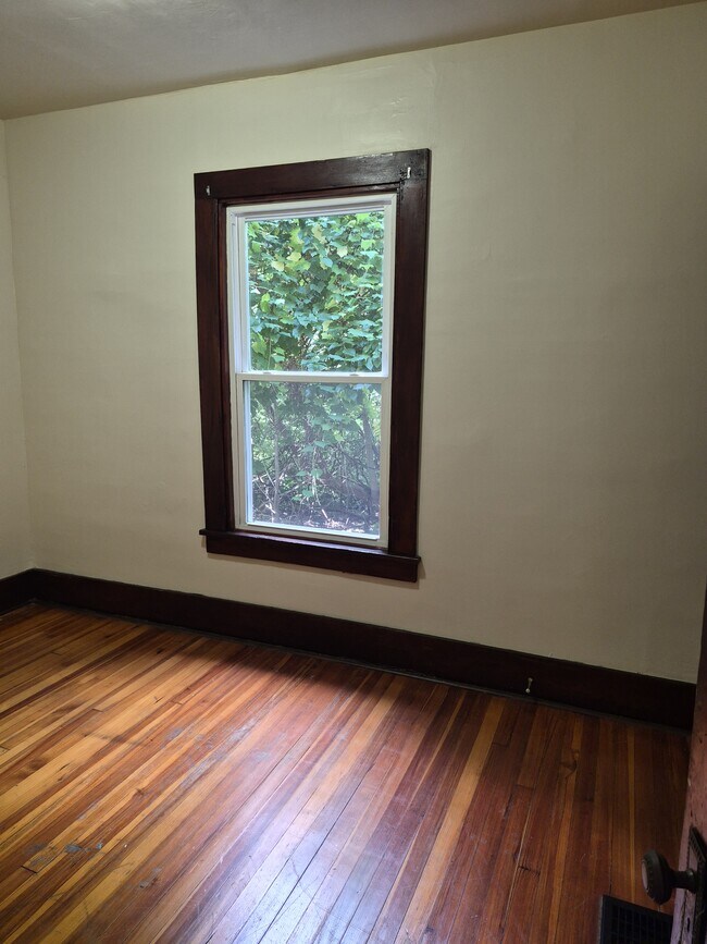 Building Photo - 173 Mather St