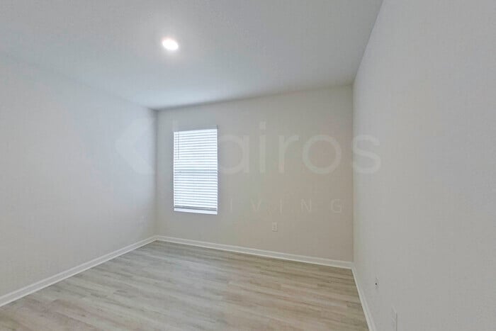 Building Photo - 401 Monarch Ln