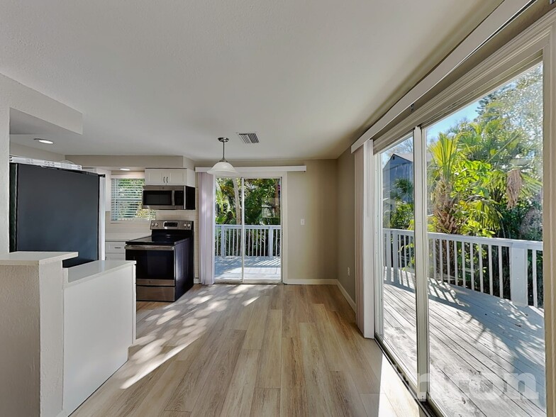 Building Photo - 2852 Nassau St