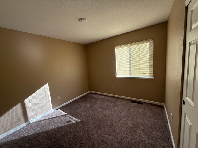 Building Photo - A Cute Single Quiet Court Home!