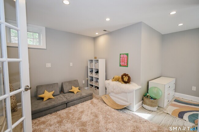 Building Photo - 50 1/2 Mountain Spring Rd