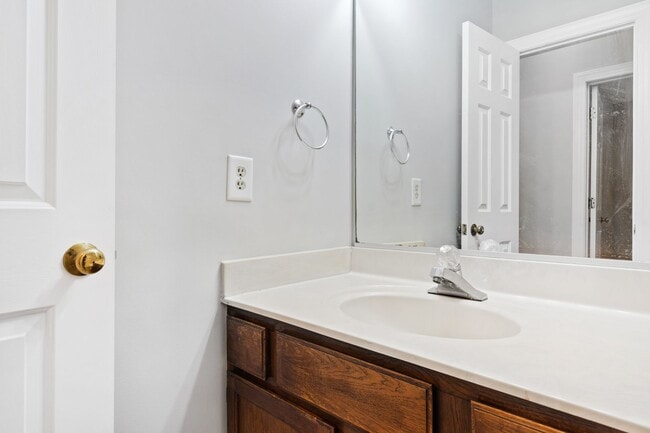 Building Photo - 3-Bedroom Home for in Cary – Close to Downtown!