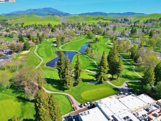 Building Photo - 535 Cambrian Way