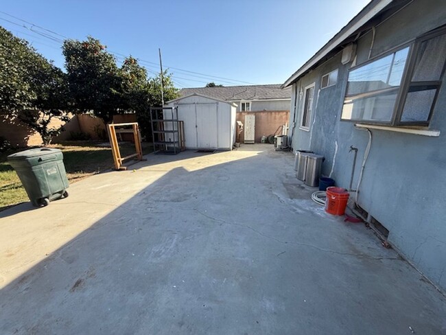 Building Photo - ***NEW ON MARKET*** QUAINT 2BR LAKEWOOD HO...