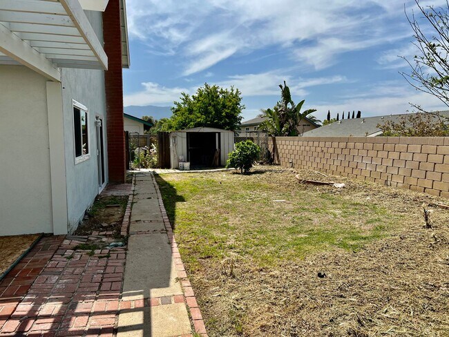 Building Photo - Nicely Remodeled 2 Story Home