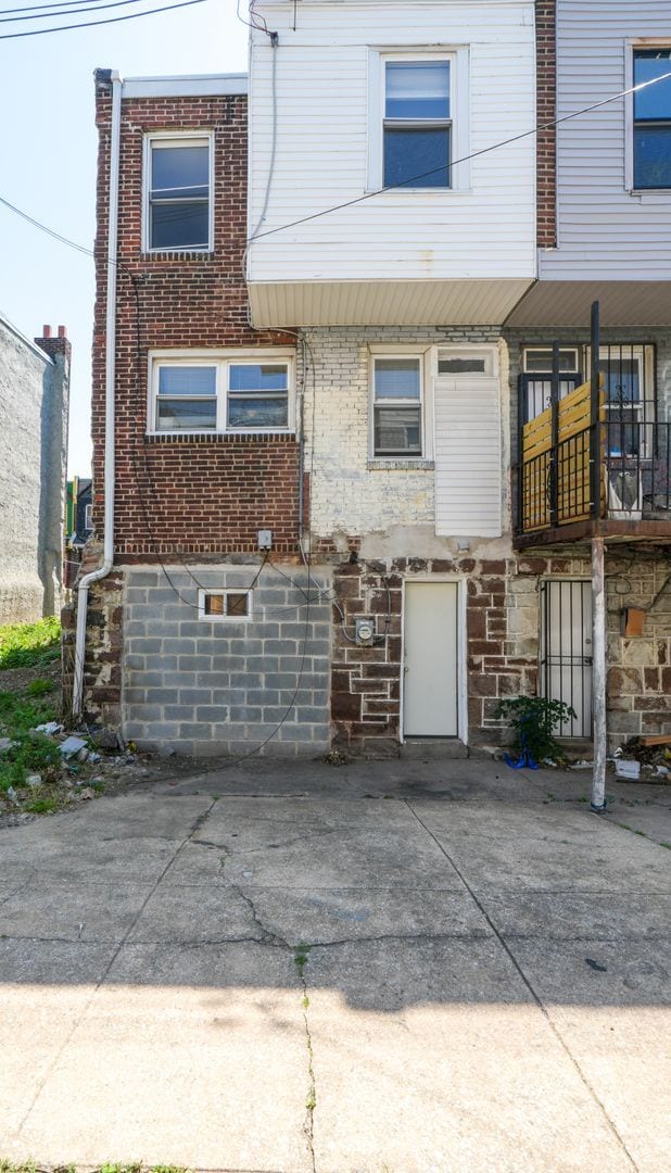 Building Photo - Move-In Ready 3BR/1BA South Philly Rowhome with In-Unit Laundry — 2 or 3BR Housing Choice Voucher...