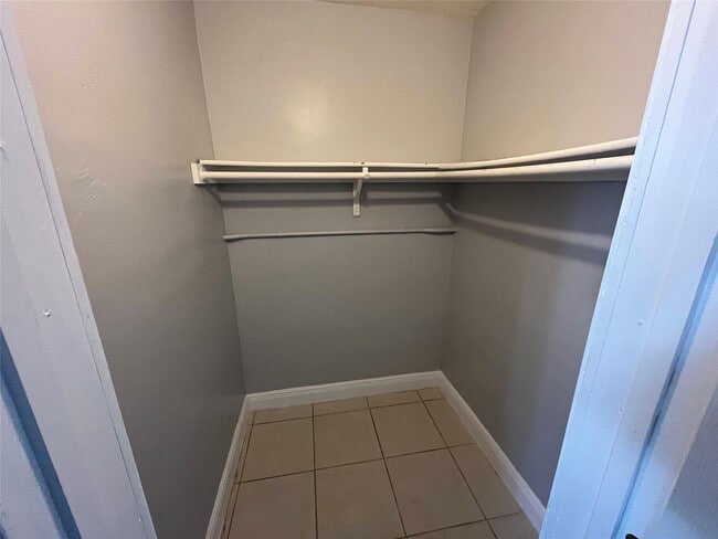 Building Photo - 1311 NE 18th St