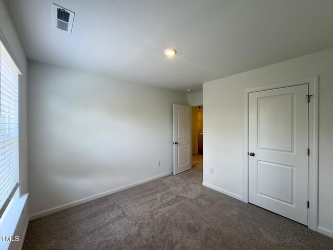 Building Photo - 414 Rowe Wy